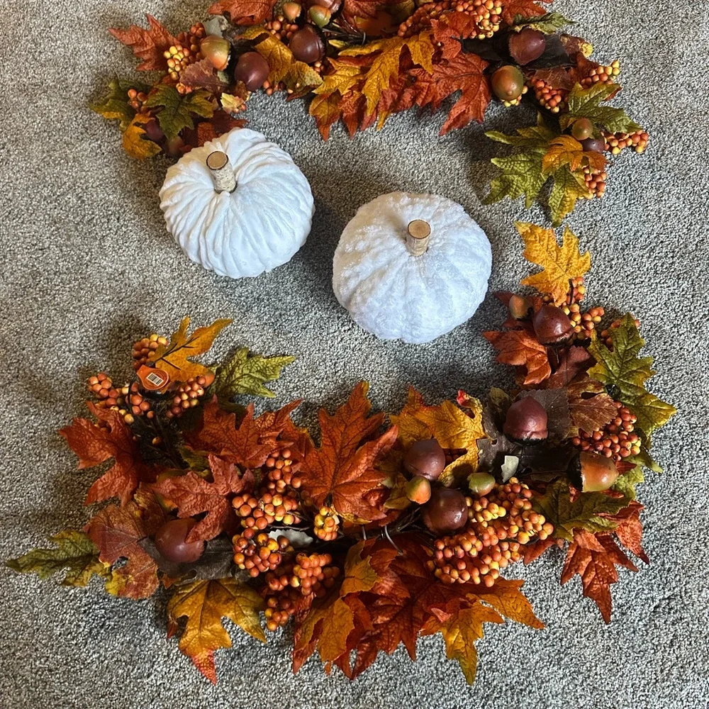 Autumn Harvest Wreath with White Pumpkins table decorations for thanksgiving
